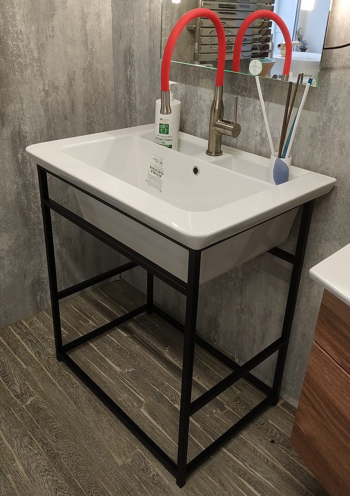 Хозяйственная раковина на металлическом подстолье 765x540 Althea Deep System DEEPS70KA