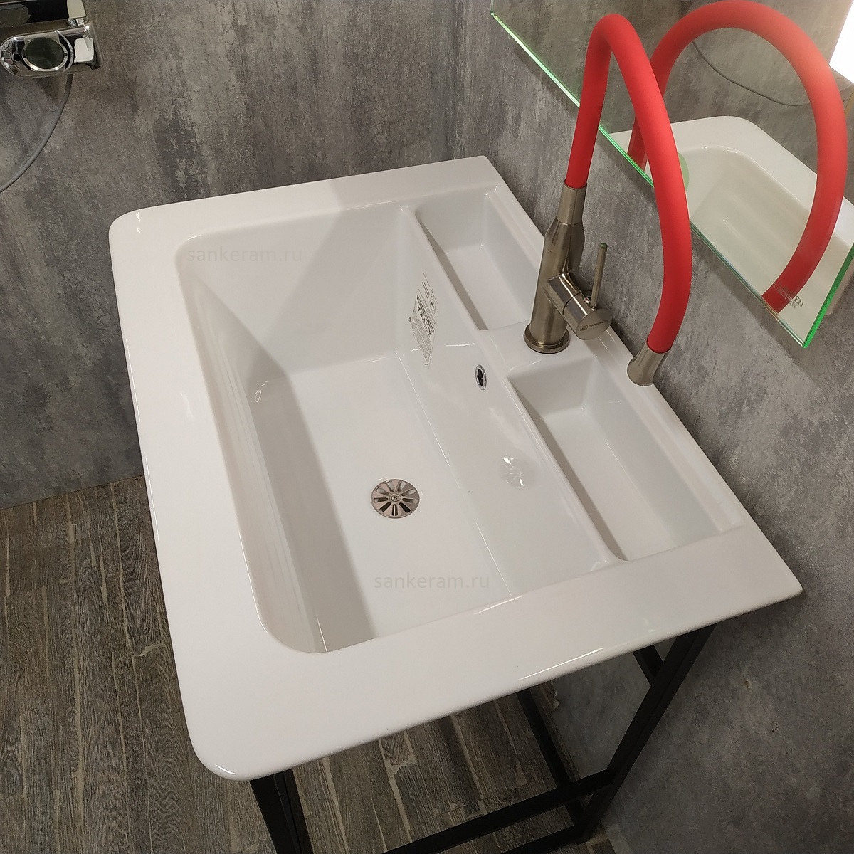 Хозяйственная раковина на металлическом подстолье 765x540 Althea Deep System DEEPS70KA